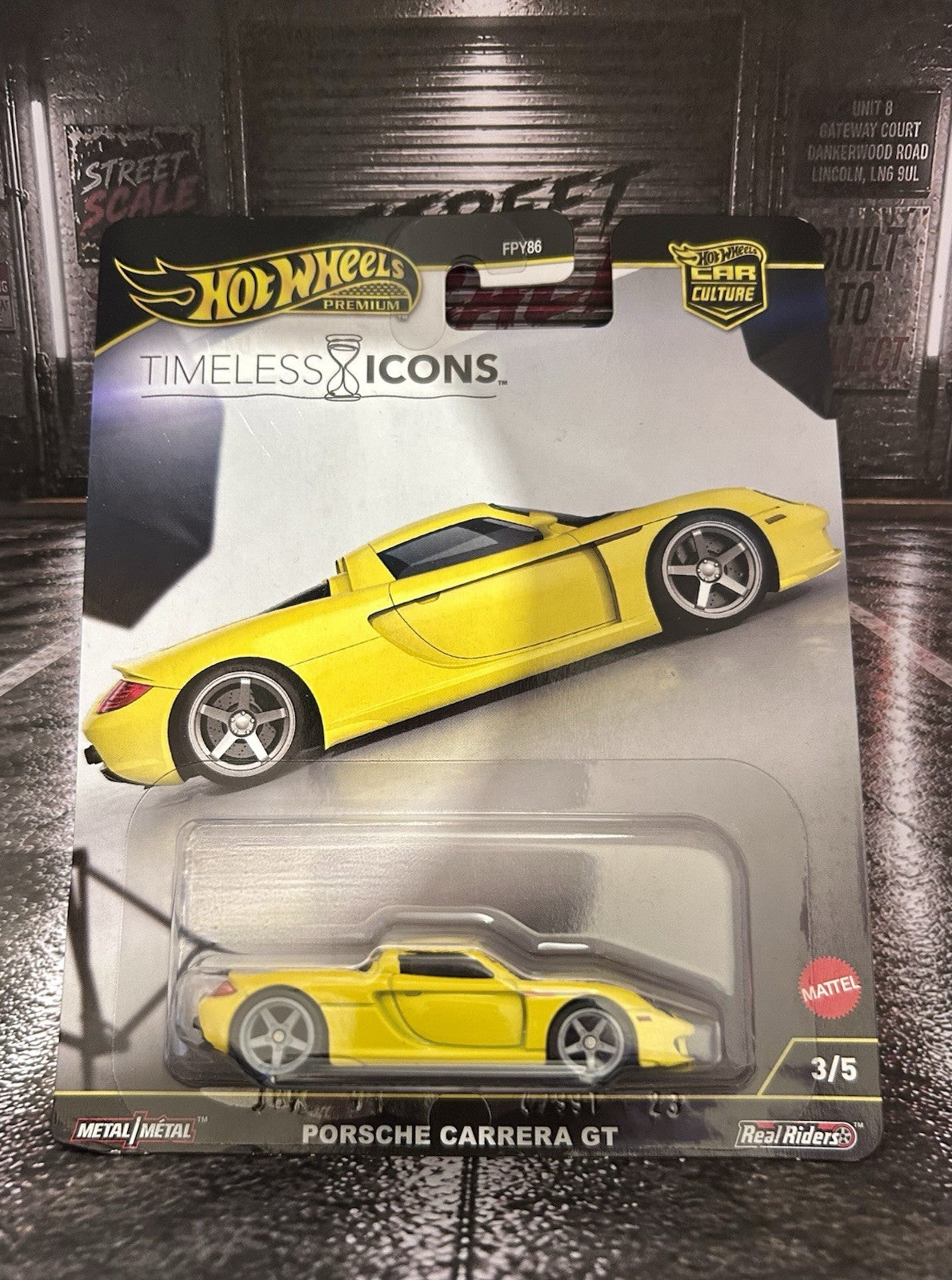 HOT WHEELS: PREMIUM PORSCHE CARRERA GT CHASSIS CONVERSION ( NEW )